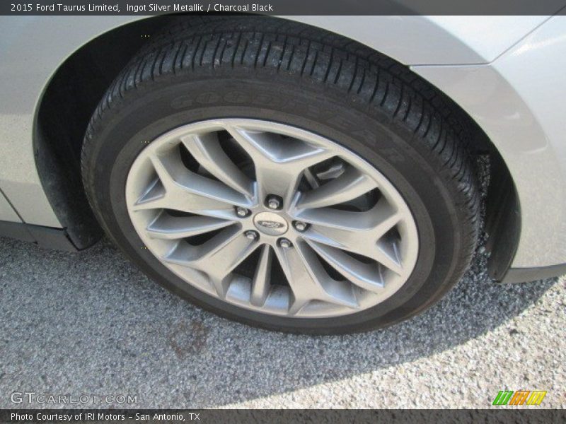 Ingot Silver Metallic / Charcoal Black 2015 Ford Taurus Limited