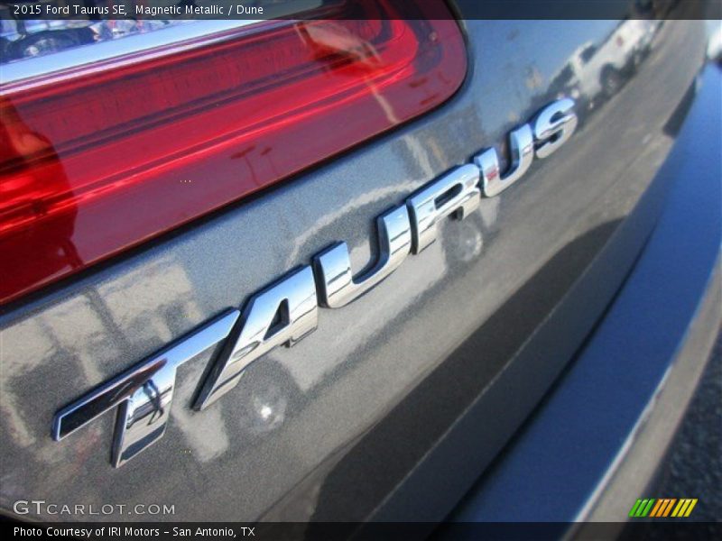 Magnetic Metallic / Dune 2015 Ford Taurus SE