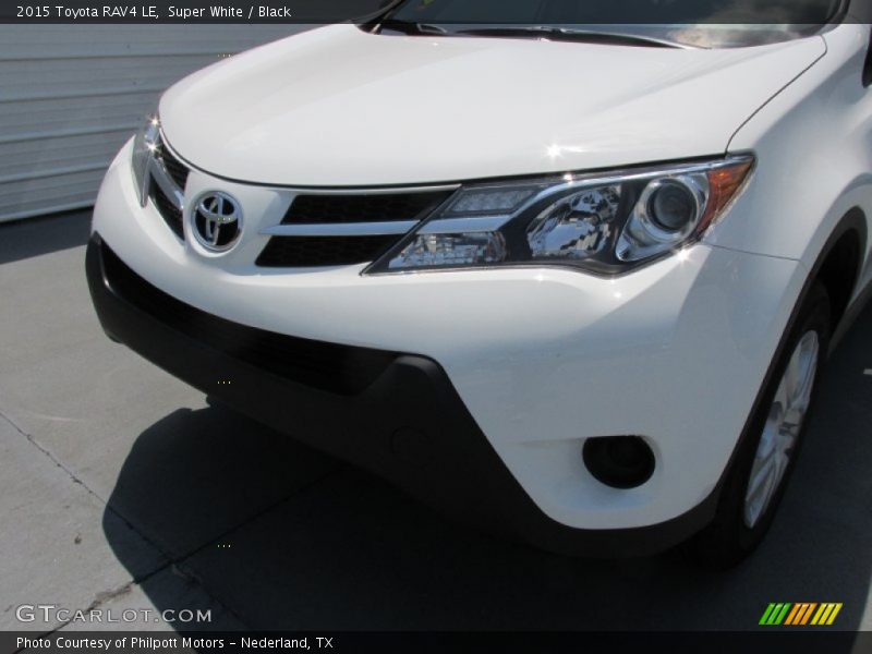 Super White / Black 2015 Toyota RAV4 LE