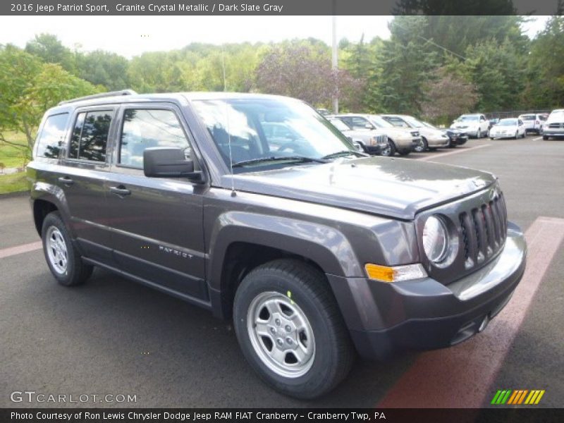 Front 3/4 View of 2016 Patriot Sport