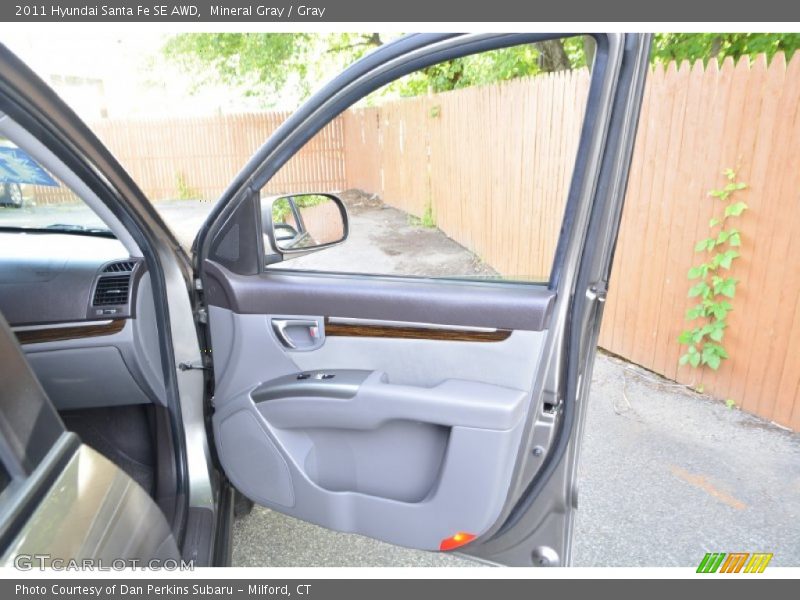 Mineral Gray / Gray 2011 Hyundai Santa Fe SE AWD