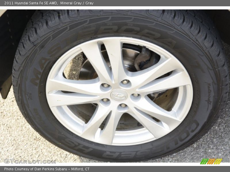 Mineral Gray / Gray 2011 Hyundai Santa Fe SE AWD