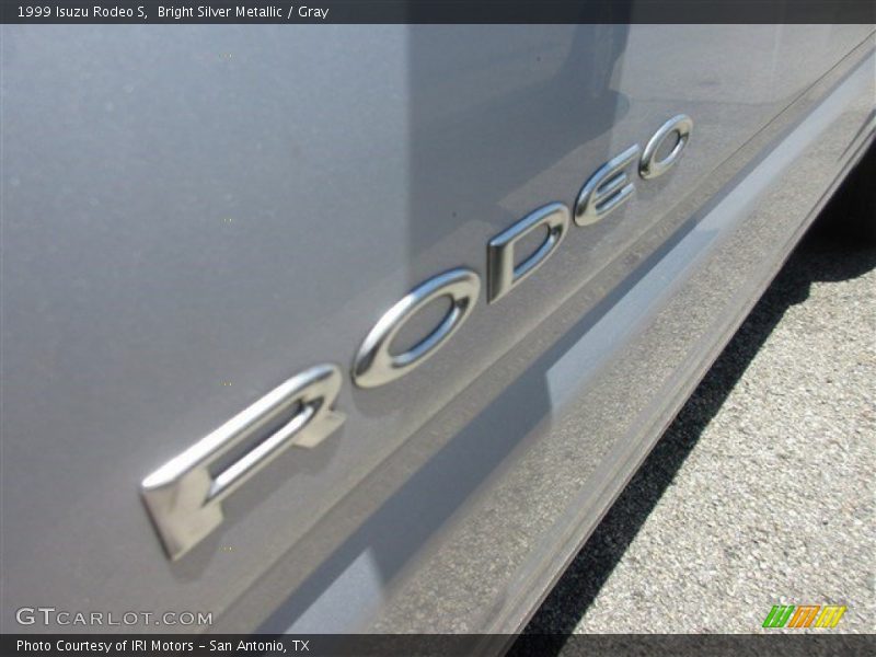 Bright Silver Metallic / Gray 1999 Isuzu Rodeo S