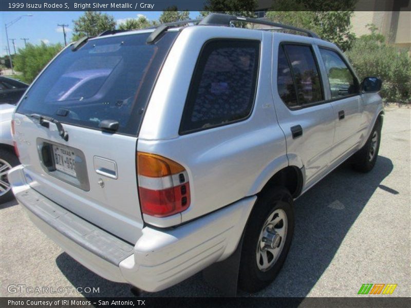 Bright Silver Metallic / Gray 1999 Isuzu Rodeo S