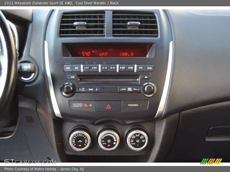 Cool Silver Metallic / Black 2011 Mitsubishi Outlander Sport SE 4WD