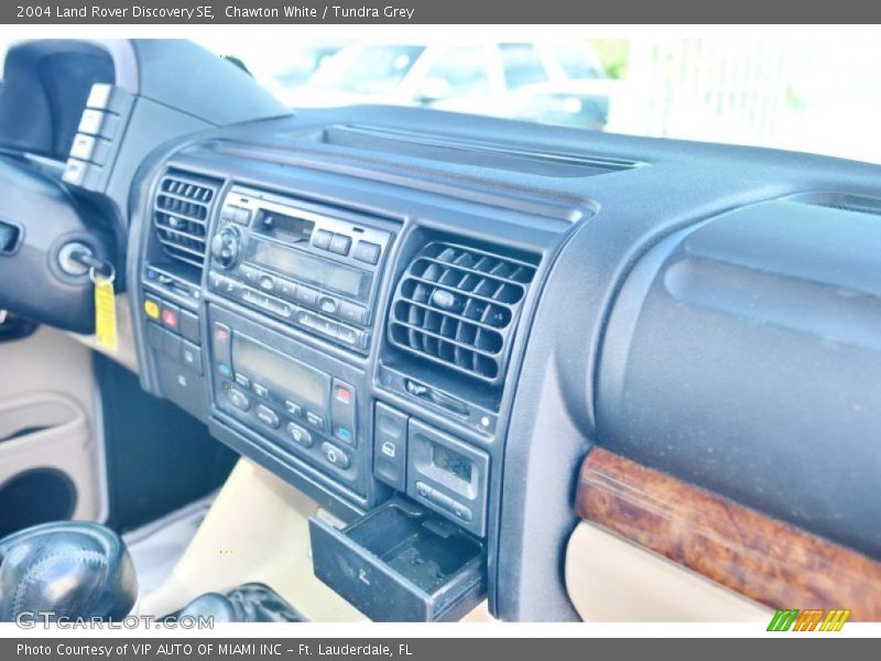 Chawton White / Tundra Grey 2004 Land Rover Discovery SE