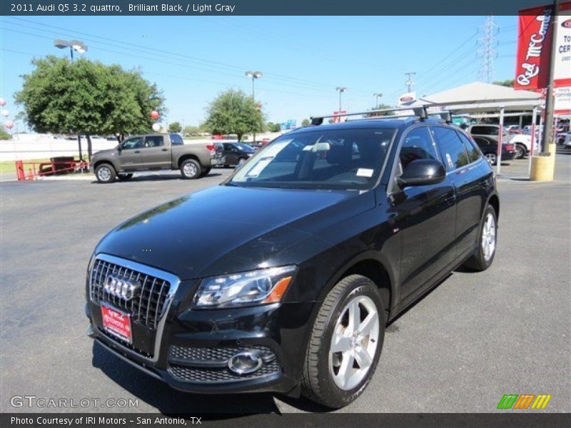 Brilliant Black / Light Gray 2011 Audi Q5 3.2 quattro