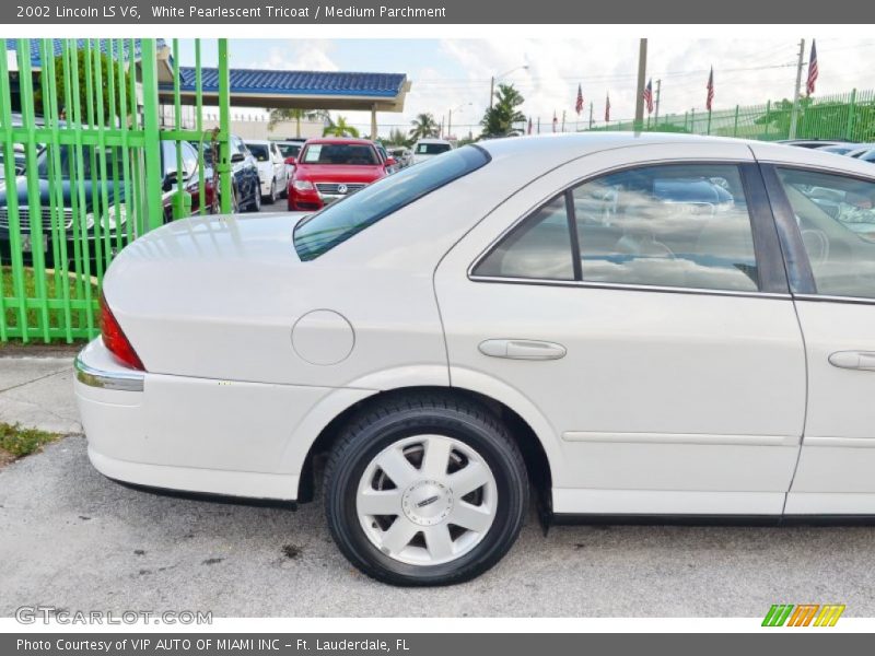 White Pearlescent Tricoat / Medium Parchment 2002 Lincoln LS V6