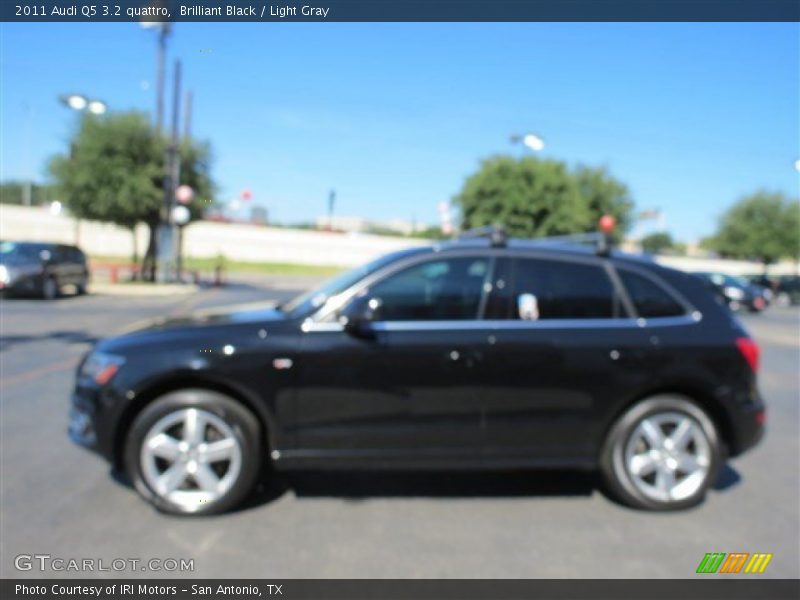 Brilliant Black / Light Gray 2011 Audi Q5 3.2 quattro