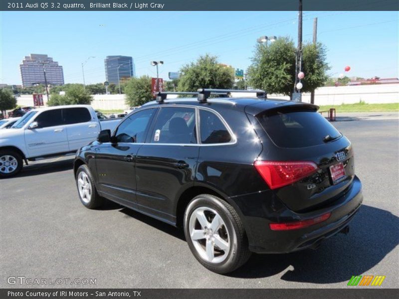 Brilliant Black / Light Gray 2011 Audi Q5 3.2 quattro