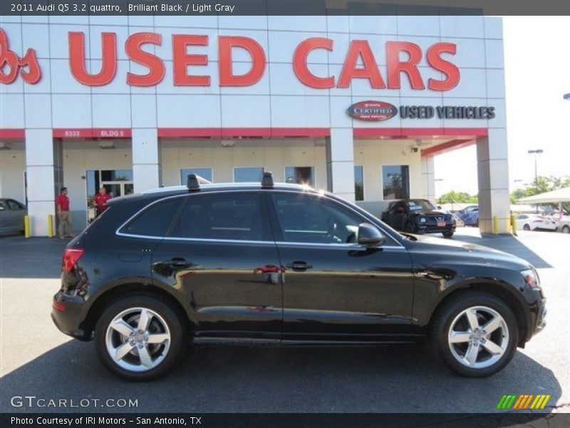 Brilliant Black / Light Gray 2011 Audi Q5 3.2 quattro