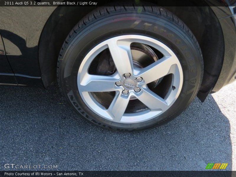 Brilliant Black / Light Gray 2011 Audi Q5 3.2 quattro