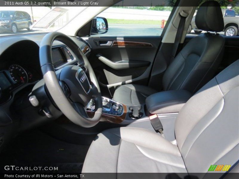 Brilliant Black / Light Gray 2011 Audi Q5 3.2 quattro