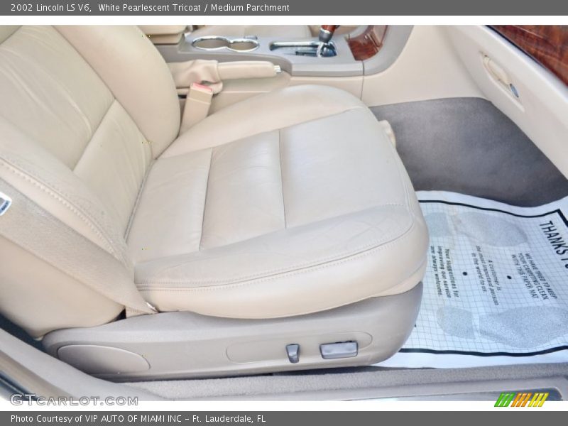 White Pearlescent Tricoat / Medium Parchment 2002 Lincoln LS V6