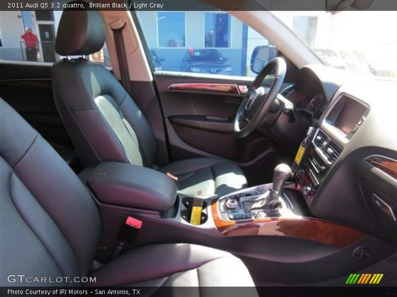 Brilliant Black / Light Gray 2011 Audi Q5 3.2 quattro