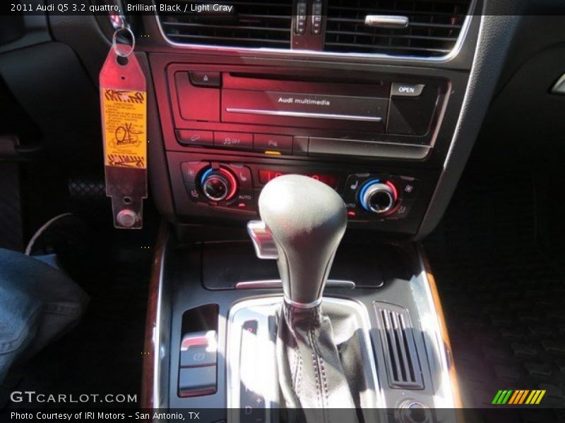 Brilliant Black / Light Gray 2011 Audi Q5 3.2 quattro