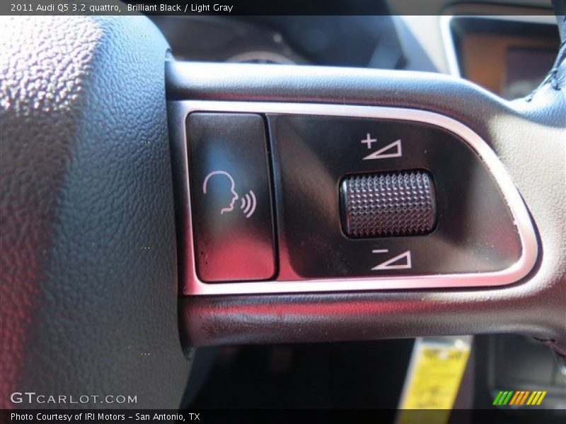 Brilliant Black / Light Gray 2011 Audi Q5 3.2 quattro