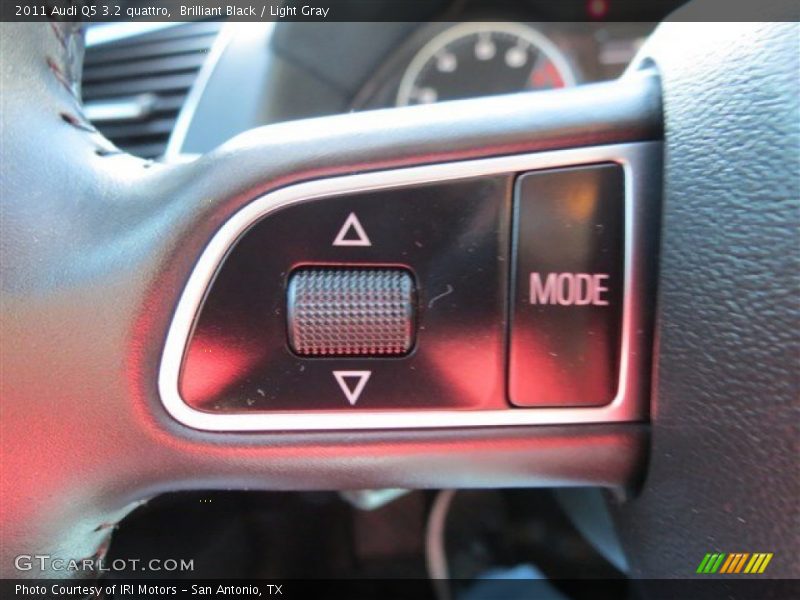 Brilliant Black / Light Gray 2011 Audi Q5 3.2 quattro