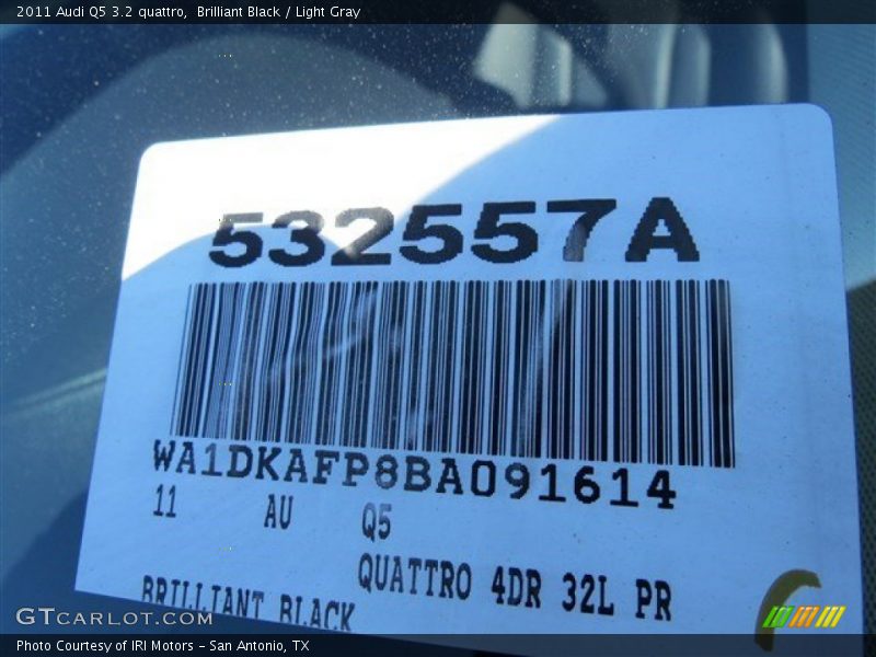 Brilliant Black / Light Gray 2011 Audi Q5 3.2 quattro