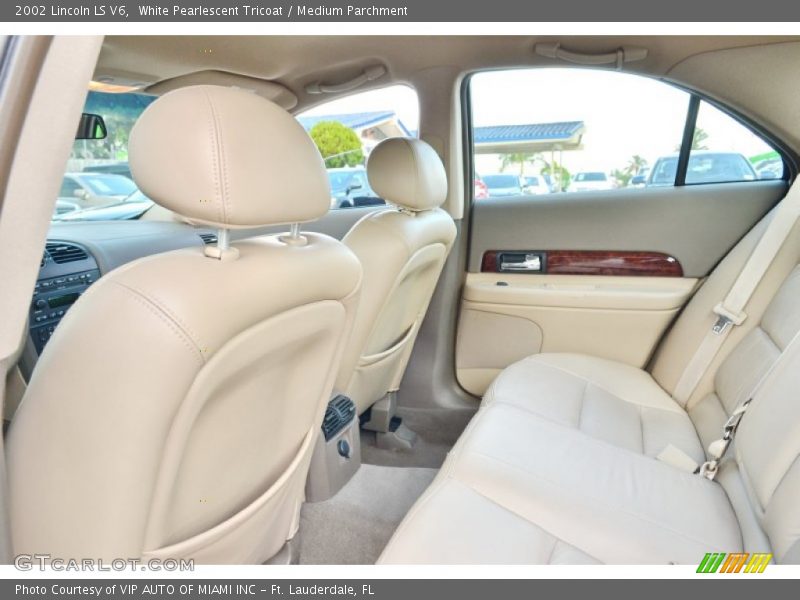 White Pearlescent Tricoat / Medium Parchment 2002 Lincoln LS V6