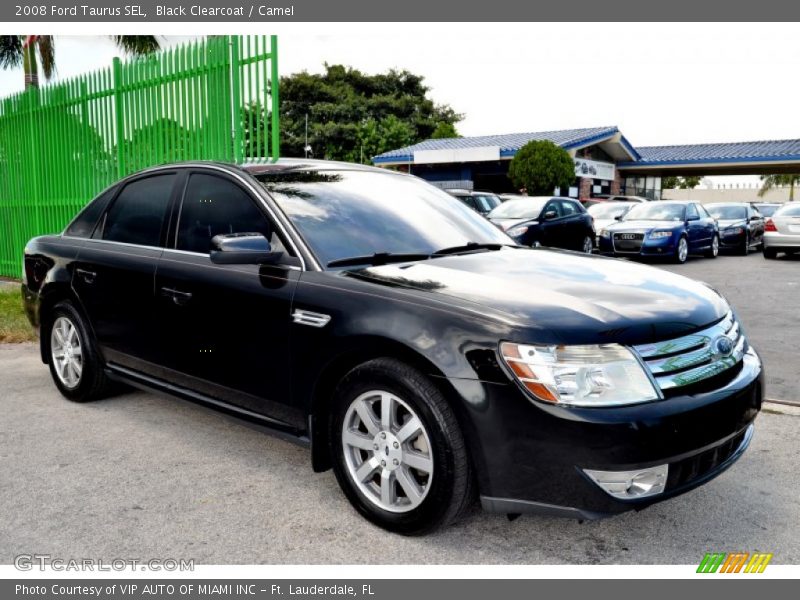 Front 3/4 View of 2008 Taurus SEL