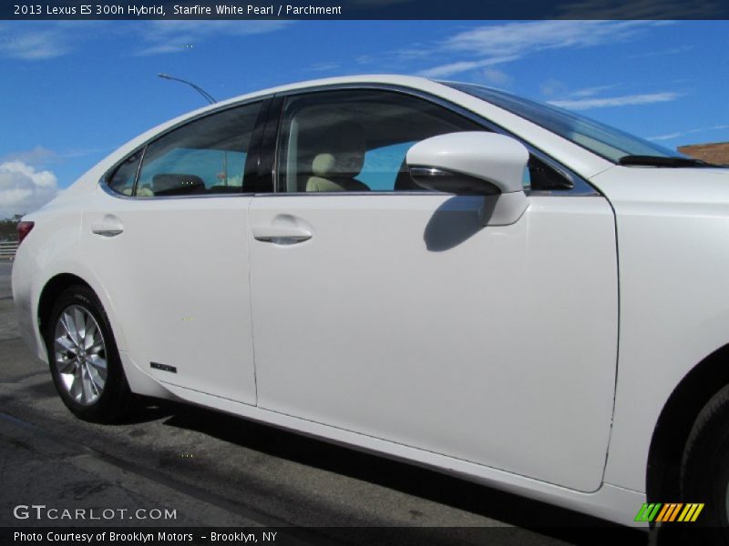 Starfire White Pearl / Parchment 2013 Lexus ES 300h Hybrid