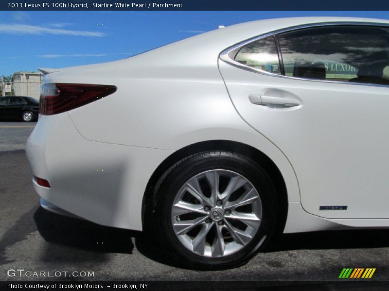 Starfire White Pearl / Parchment 2013 Lexus ES 300h Hybrid
