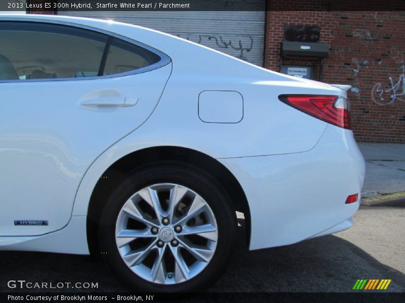 Starfire White Pearl / Parchment 2013 Lexus ES 300h Hybrid