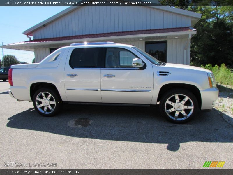 White Diamond Tricoat / Cashmere/Cocoa 2011 Cadillac Escalade EXT Premium AWD