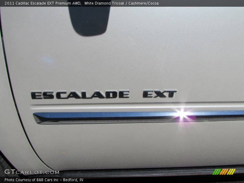 White Diamond Tricoat / Cashmere/Cocoa 2011 Cadillac Escalade EXT Premium AWD