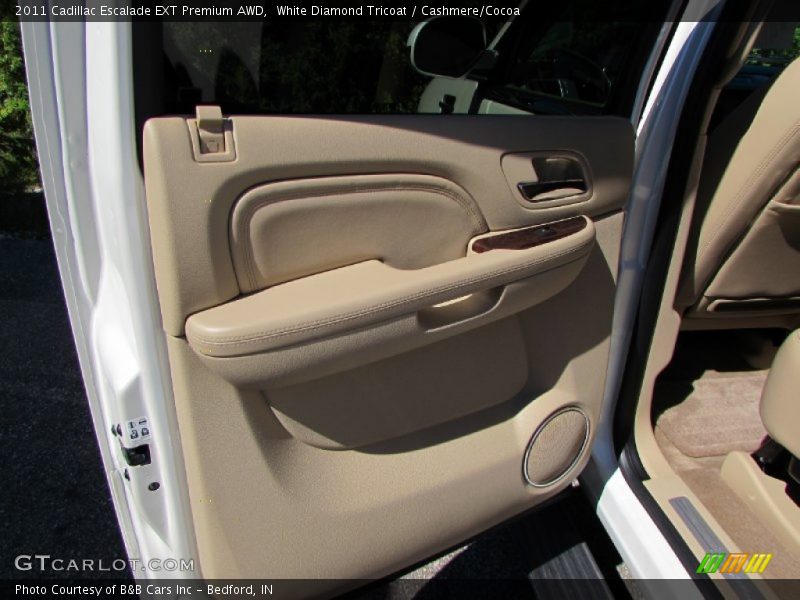 White Diamond Tricoat / Cashmere/Cocoa 2011 Cadillac Escalade EXT Premium AWD