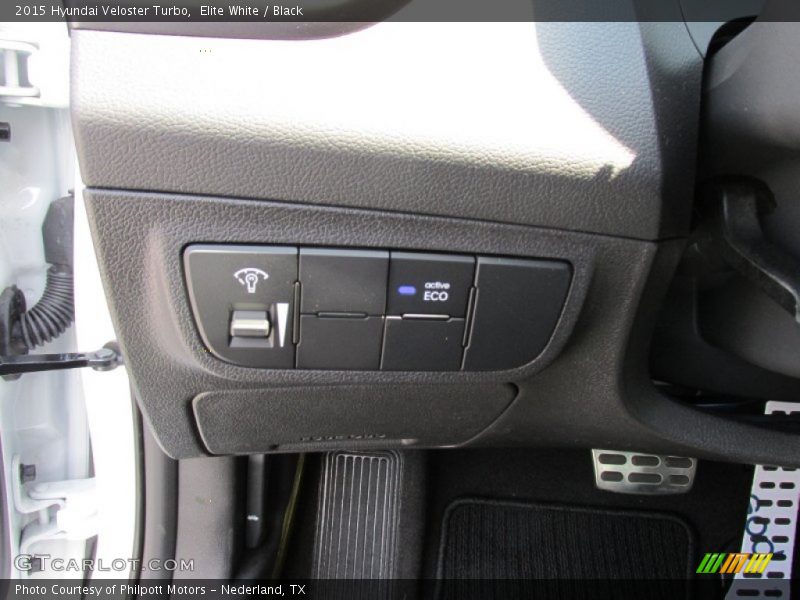 Elite White / Black 2015 Hyundai Veloster Turbo