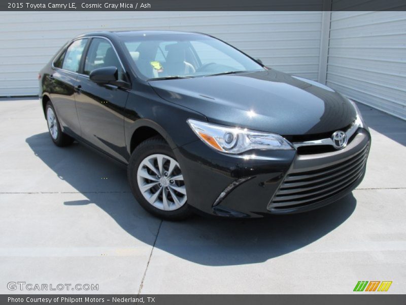 Front 3/4 View of 2015 Camry LE