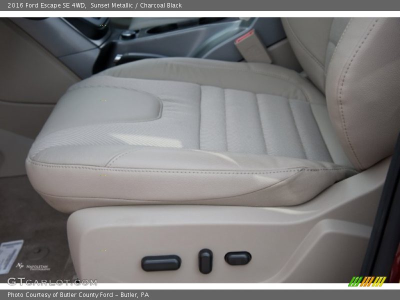 Sunset Metallic / Charcoal Black 2016 Ford Escape SE 4WD