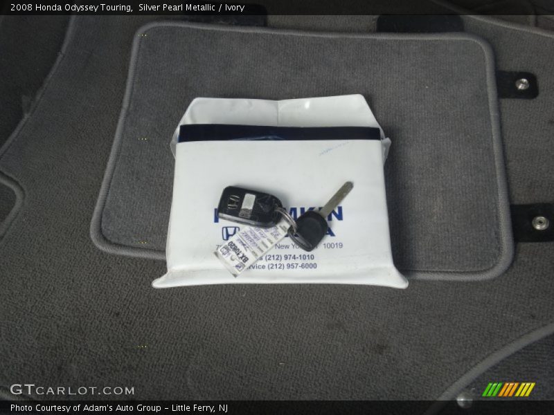 Silver Pearl Metallic / Ivory 2008 Honda Odyssey Touring