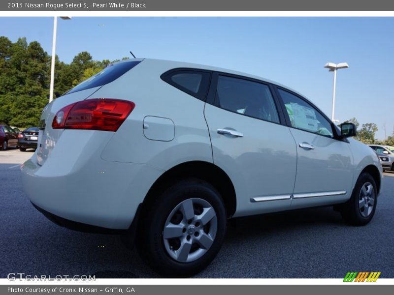 Pearl White / Black 2015 Nissan Rogue Select S