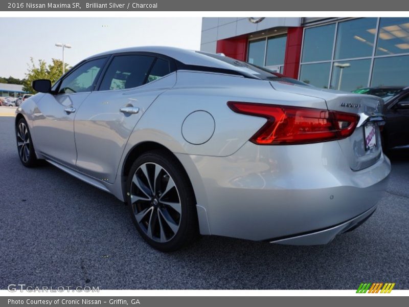 Brilliant Silver / Charcoal 2016 Nissan Maxima SR