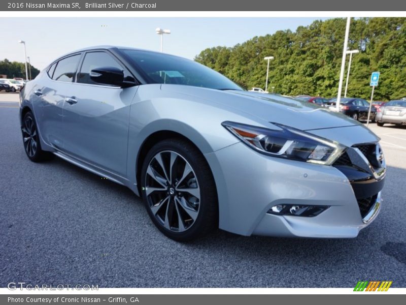 Front 3/4 View of 2016 Maxima SR
