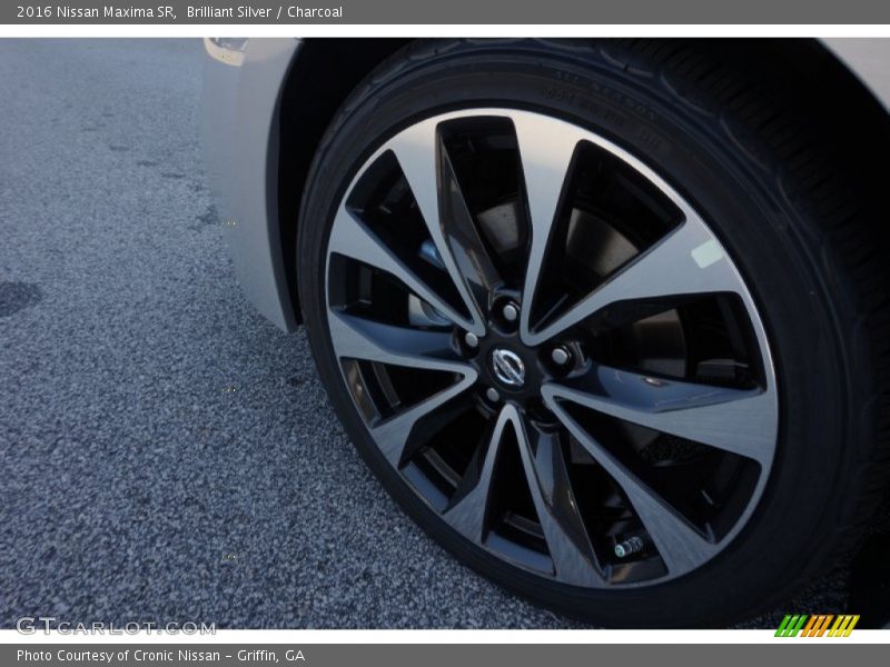 Brilliant Silver / Charcoal 2016 Nissan Maxima SR