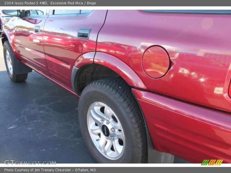 Excessive Red Mica / Beige 2004 Isuzu Rodeo S 4WD