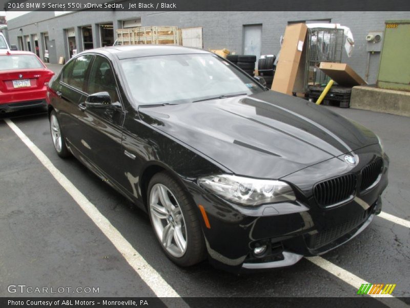 Front 3/4 View of 2016 5 Series 550i xDrive Sedan
