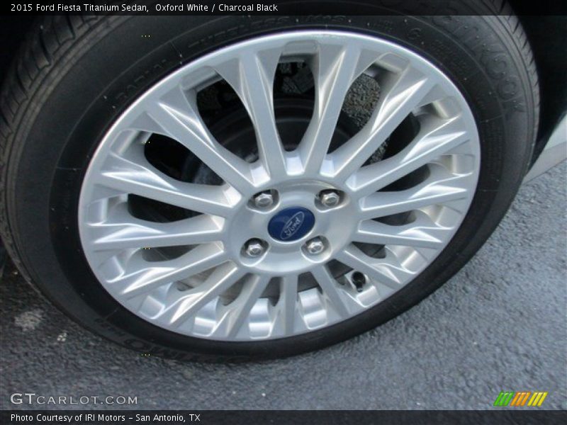 Oxford White / Charcoal Black 2015 Ford Fiesta Titanium Sedan