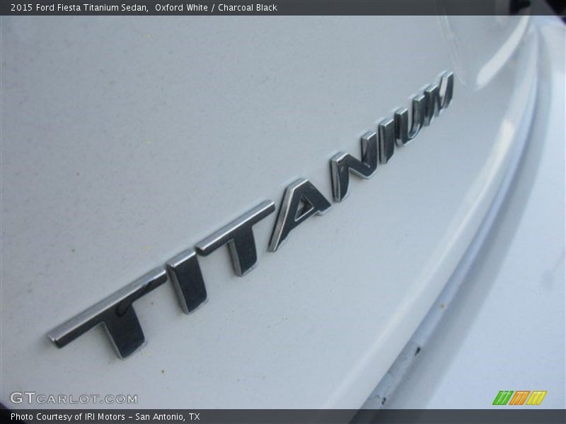 Oxford White / Charcoal Black 2015 Ford Fiesta Titanium Sedan