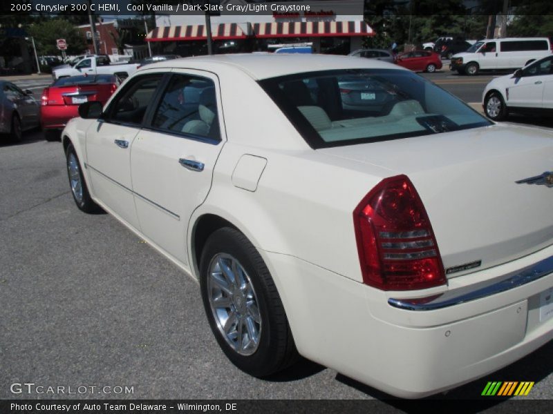 Cool Vanilla / Dark Slate Gray/Light Graystone 2005 Chrysler 300 C HEMI