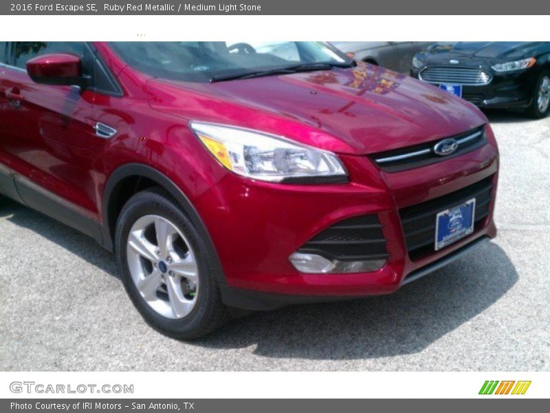 Ruby Red Metallic / Medium Light Stone 2016 Ford Escape SE