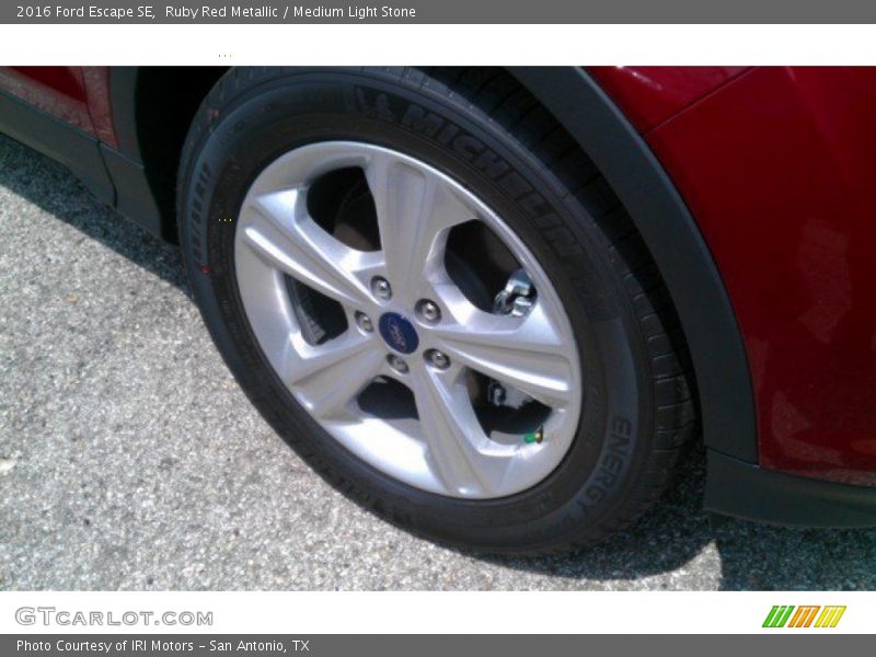 Ruby Red Metallic / Medium Light Stone 2016 Ford Escape SE
