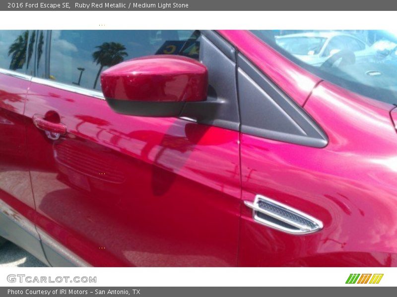 Ruby Red Metallic / Medium Light Stone 2016 Ford Escape SE