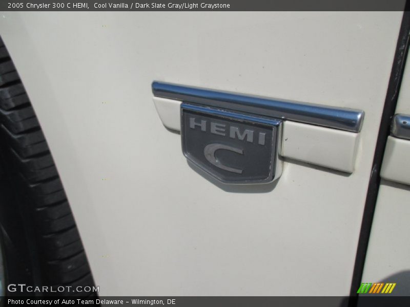 Cool Vanilla / Dark Slate Gray/Light Graystone 2005 Chrysler 300 C HEMI