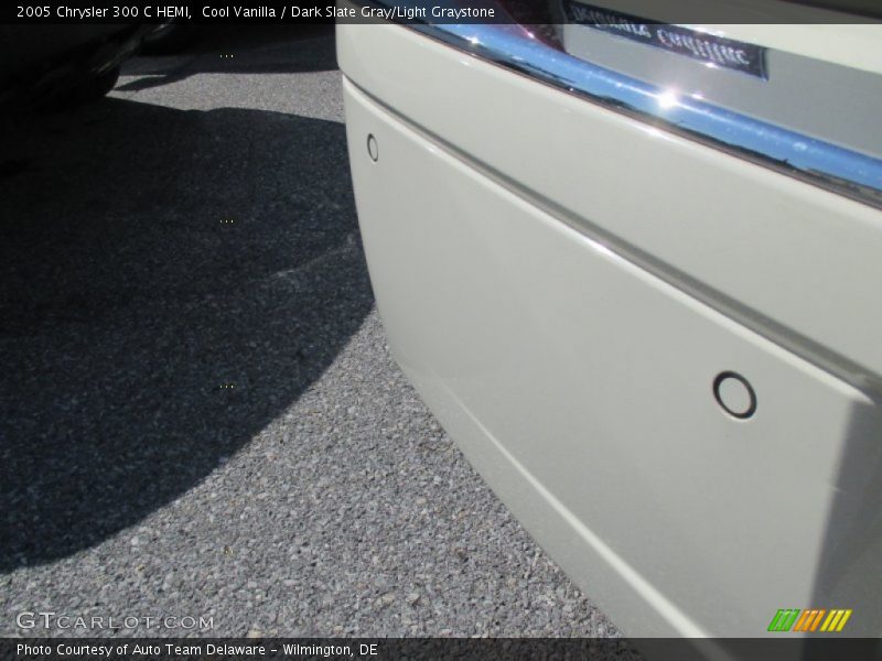 Cool Vanilla / Dark Slate Gray/Light Graystone 2005 Chrysler 300 C HEMI
