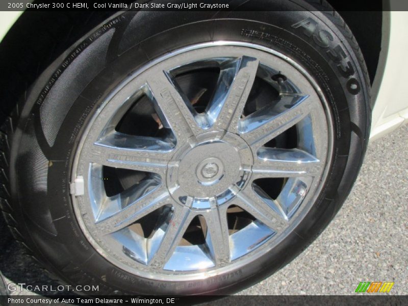 Cool Vanilla / Dark Slate Gray/Light Graystone 2005 Chrysler 300 C HEMI